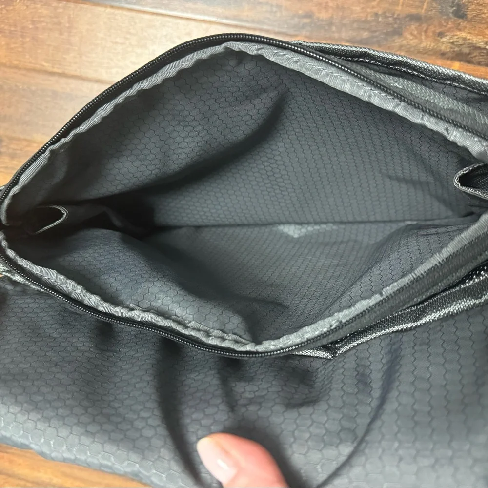 TUMI Ballistic Nylon & Leather Expandable Laptop Messenger Travel Bag. EUC